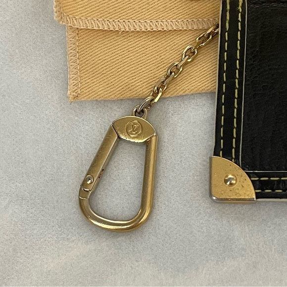 LOUIS VUITTON Black Suhali Leather Key Pouch - Picture 4 of 9